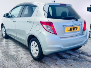 2011 Toyota Yaris 1.33 Dual Vvt-I Tr Multidrive S Euro 5 5dr in Green — image 3