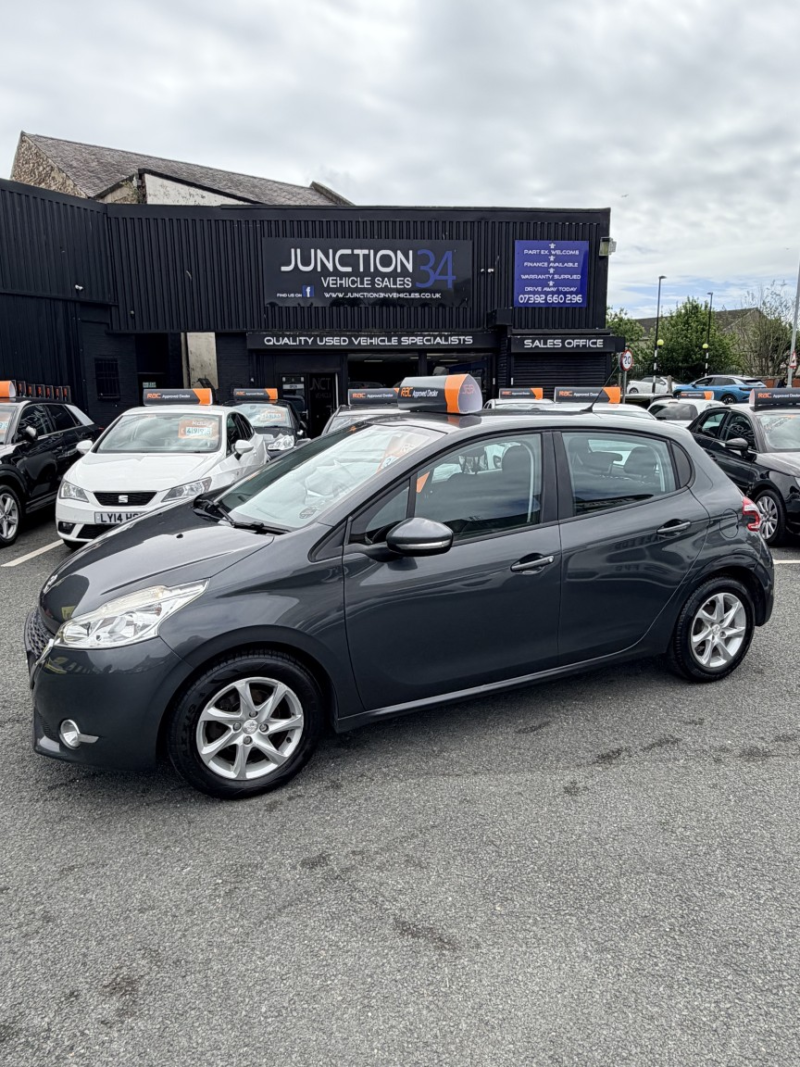 2014 Peugeot 208 1.0 Vti Active in Grey — image 1