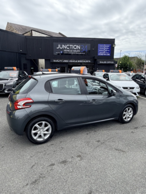 2014 Peugeot 208 1.0 Vti Active in Grey — image 5