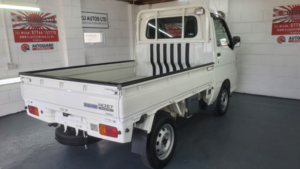 2012 Daihatsu Hijet MINI Pick Up 650cc 4WD in White — image 3