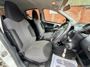 2014 Toyota Aygo 1.0 Vvt-I Move Euro 5 5dr in White — image 3
