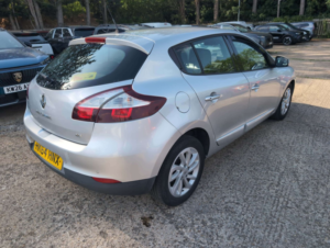 2014 Renault Megane 1.5 Dynamique Tomtom Energy Dci 110 Stop & Start in Silver — image 3