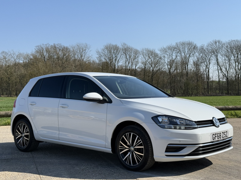 2018 Volkswagen Golf 1.6 Tdi Se Nav in White — image 1