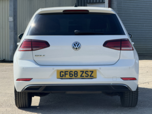 2018 Volkswagen Golf 1.6 Tdi Se Nav in White — image 4