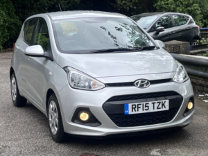 2015 Hyundai I10 1.0 Se Hatchback 5dr Petrol Manual Euro 5 (66 Ps) ++£20 Road Tax++ in Silver — image 2