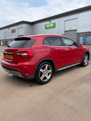 2015 Mercedes-Benz Gla 2.1 Gla200d Amg Line (executive) SUV 5dr Diesel Manual Euro 6 (s/s) (136 Ps) in Red — image 5