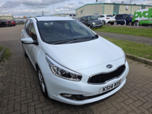 2014 Kia Ceed 1.6 Crdi Ecodynamics 2 in White — image 2