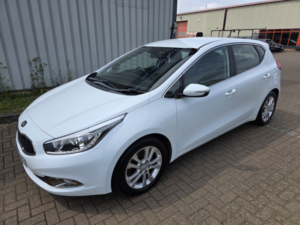 2014 Kia Ceed 1.6 Crdi Ecodynamics 2 in White — image 5