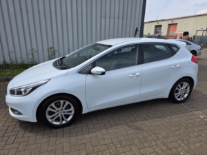 2014 Kia Ceed 1.6 Crdi Ecodynamics 2 in White — image 6