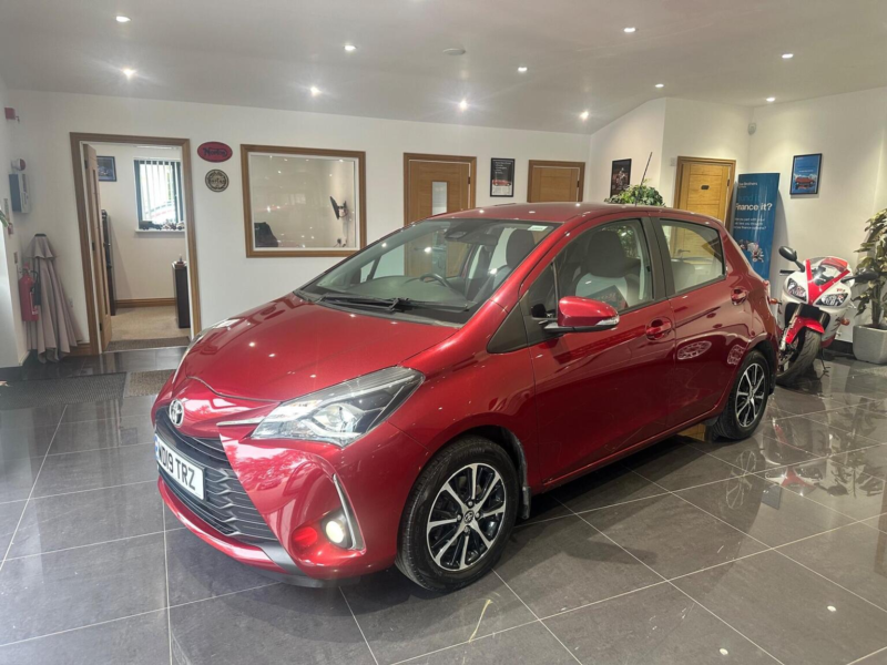 2019 Toyota Yaris 1.5 Vvt-I Icon Tech Euro 6 5dr in Red — image 1