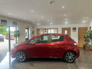2019 Toyota Yaris 1.5 Vvt-I Icon Tech Euro 6 5dr in Red — image 3