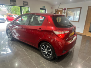 2019 Toyota Yaris 1.5 Vvt-I Icon Tech Euro 6 5dr in Red — image 5