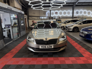 2016 Skoda Superb 2.0 Tdi Se L Executive in Beige — image 2