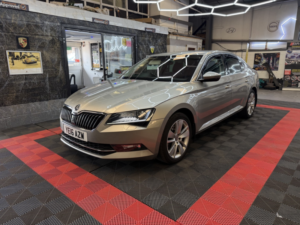 2016 Skoda Superb 2.0 Tdi Se L Executive in Beige — image 3