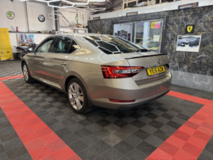 2016 Skoda Superb 2.0 Tdi Se L Executive in Beige — image 4