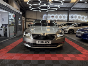 2016 Skoda Superb 2.0 Tdi Se L Executive in Beige — image 6