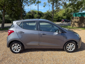 2015 Hyundai I10 1.2 Premium Hatchback 5dr Petrol Manual Euro 5 (87 Ps) in Grey — image 2