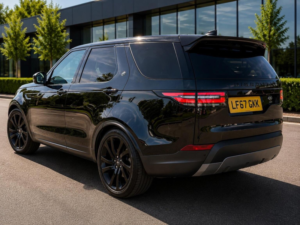 2017 Land Rover Discovery 2.0 Sd4 Hse Auto 4WD Euro 6 (s/s) 5dr in Black — image 4