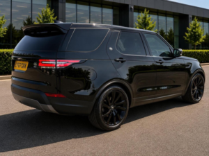 2017 Land Rover Discovery 2.0 Sd4 Hse Auto 4WD Euro 6 (s/s) 5dr in Black — image 6