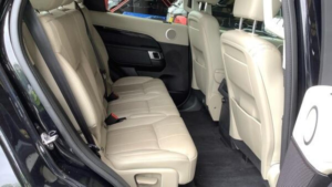 2019 Land Rover Discovery 2.0 Sd4 Se Auto 4WD Euro 6 (s/s) 5dr in Black — image 4
