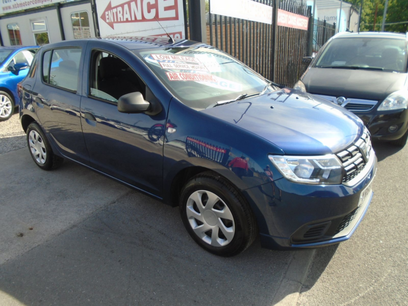 2018 Dacia Sandero 0.9 Tce Essential Hatchback 5dr Petrol Manual Euro 6 (s/s) (90 Ps) in Blue — image 1