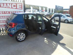 2018 Dacia Sandero 0.9 Tce Essential Hatchback 5dr Petrol Manual Euro 6 (s/s) (90 Ps) in Blue — image 5