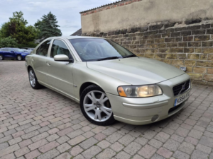 2005 Volvo S60 2.4 D5 Sport 4dr in Gold — image 2