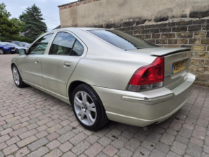 2005 Volvo S60 2.4 D5 Sport 4dr in Gold — image 4