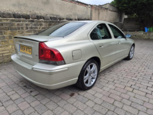 2005 Volvo S60 2.4 D5 Sport 4dr in Gold — image 5