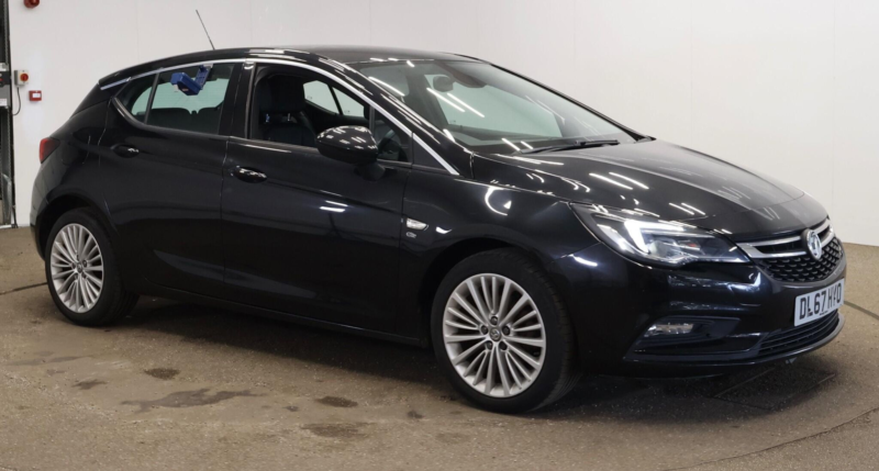 2017 Vauxhall Astra 1.4i Turbo Elite Euro 6 5dr in Black — image 1