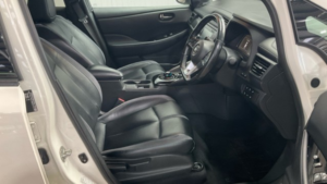 2018 Nissan Leaf 40kwh Tekna Electric Automatic White 5dr Satnav+1 Keeper in White — image 5