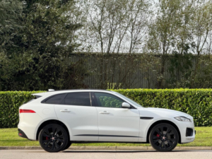 2017 Jaguar F-Pace 3.0 D300 V6 S Auto AWD Euro 6 (s/s) 5dr in White — image 2