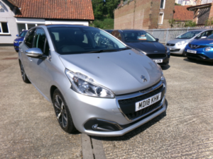 2018 Peugeot 208 1.2 Puretech Allure Premium in Silver — image 1