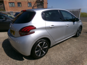 2018 Peugeot 208 1.2 Puretech Allure Premium in Silver — image 4