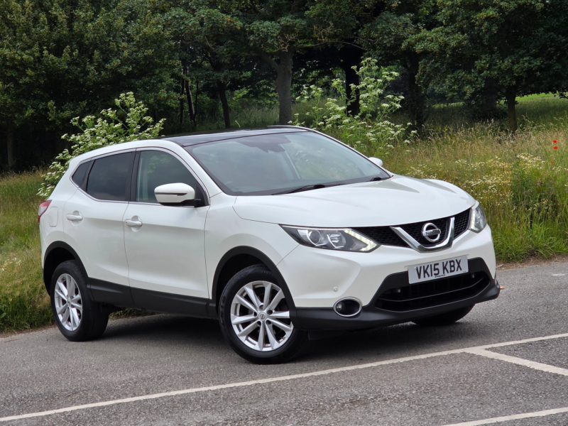 2015 Nissan Qashqai 1.5 Dci Acenta+ 2WD Euro 5 (s/s) 5dr in White — image 1
