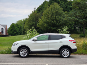 2015 Nissan Qashqai 1.5 Dci Acenta+ 2WD Euro 5 (s/s) 5dr in White — image 4