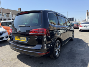 2016 Volkswagen Sharan 1.4 Tsi Comfort Line Blue Motion Fresh Import Verified Mile Finance Avb in Black — image 5