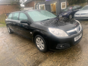 2008 Vauxhall Vectra 2.2i 16v Design 4dr in Black — image 3