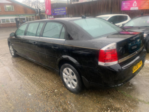 2008 Vauxhall Vectra 2.2i 16v Design 4dr in Black — image 4