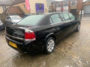 2008 Vauxhall Vectra 2.2i 16v Design 4dr in Black — image 5