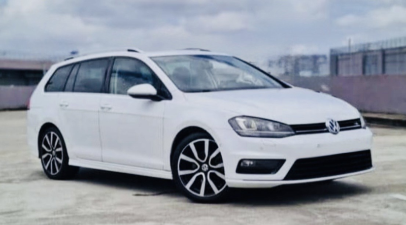 2016 Volkswagen Golf 1.4 R-Line Estate Auto in White — image 1