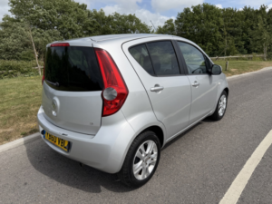 2011 Vauxhall Agila 1.2 Vvt Se in Silver — image 3
