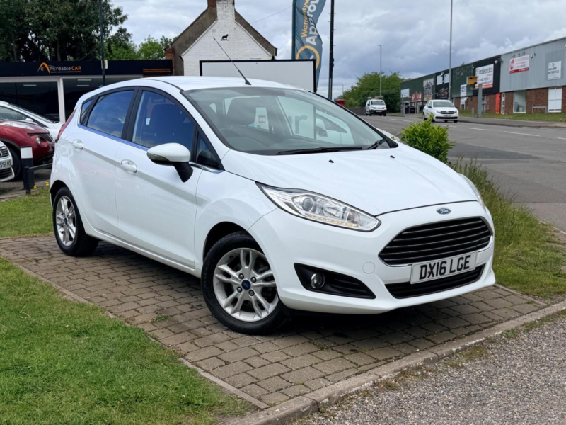 2016 Ford Fiesta 1.25 Zetec Euro 6 5dr in White — image 1