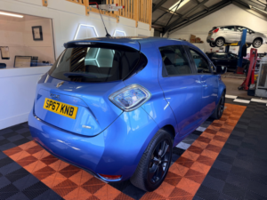 2017 Renault Zoe R90 41kwh Dynamique Nav Hatchback 5dr Electric Auto (i) (92 Bhp) in Blue — image 5