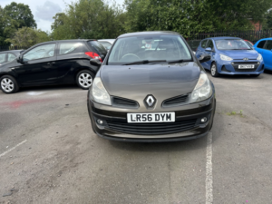 2006 Renault Clio 1.6 Vvt Initiale in Bronze — image 2