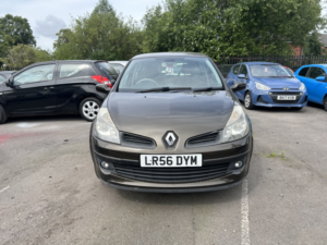 2006 Renault Clio 1.6 Vvt Initiale in Bronze — image 3