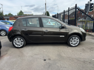 2006 Renault Clio 1.6 Vvt Initiale in Bronze — image 4