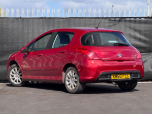 2010 Peugeot 308 1.6 Hdi Envy 5dr in Red — image 2