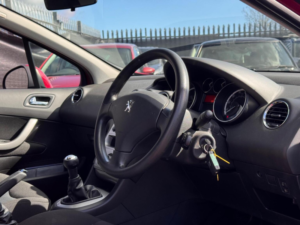 2010 Peugeot 308 1.6 Hdi Envy 5dr in Red — image 3