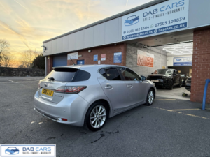 2011 Lexus Ct 1.8 Ct 200h Se-L CVT 5dr in Silver — image 2